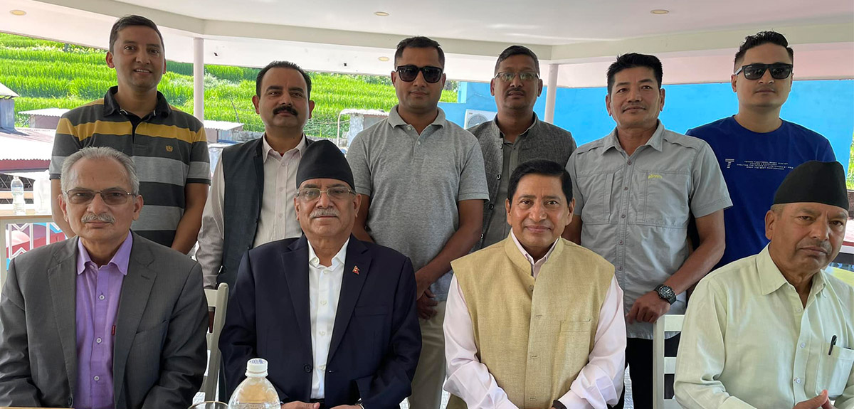 उम्मेदवारी दर्ताका लागि बाबुराम र नारायणकाजीलाई लिएर गोरखा गए प्रचण्ड 